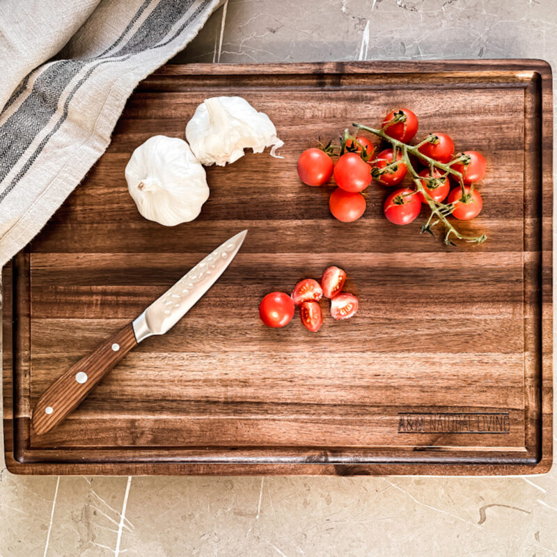 A&M Natural Living Wooden Chopping Board Set - Garlic Tomatos